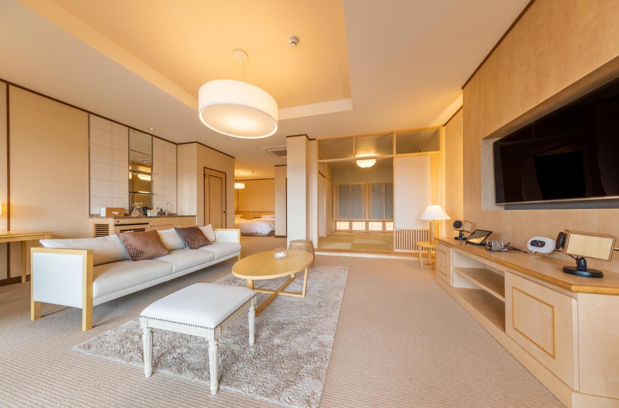 Katakura Silk Hotel Сува Екстериор снимка