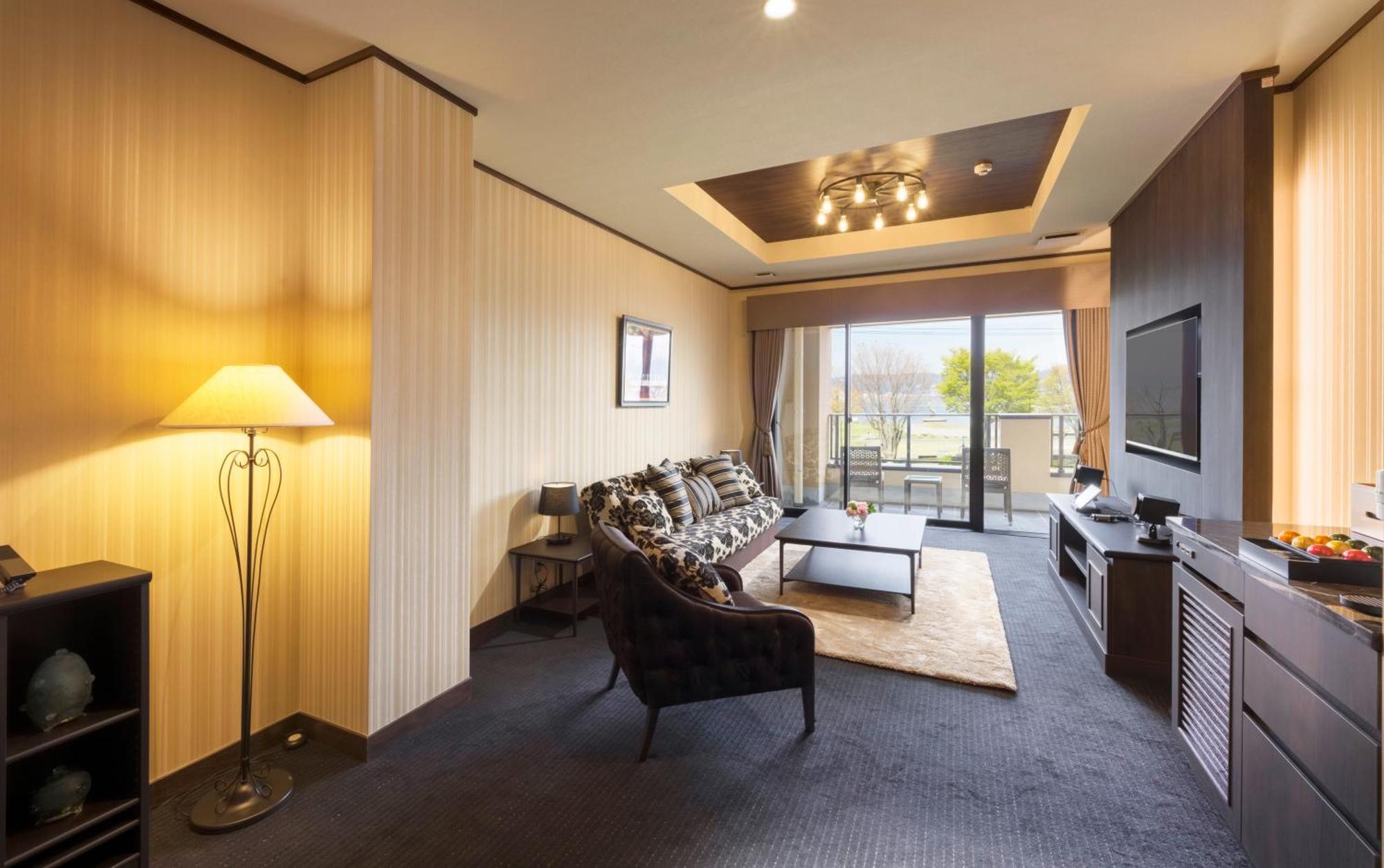 Katakura Silk Hotel Сува Екстериор снимка