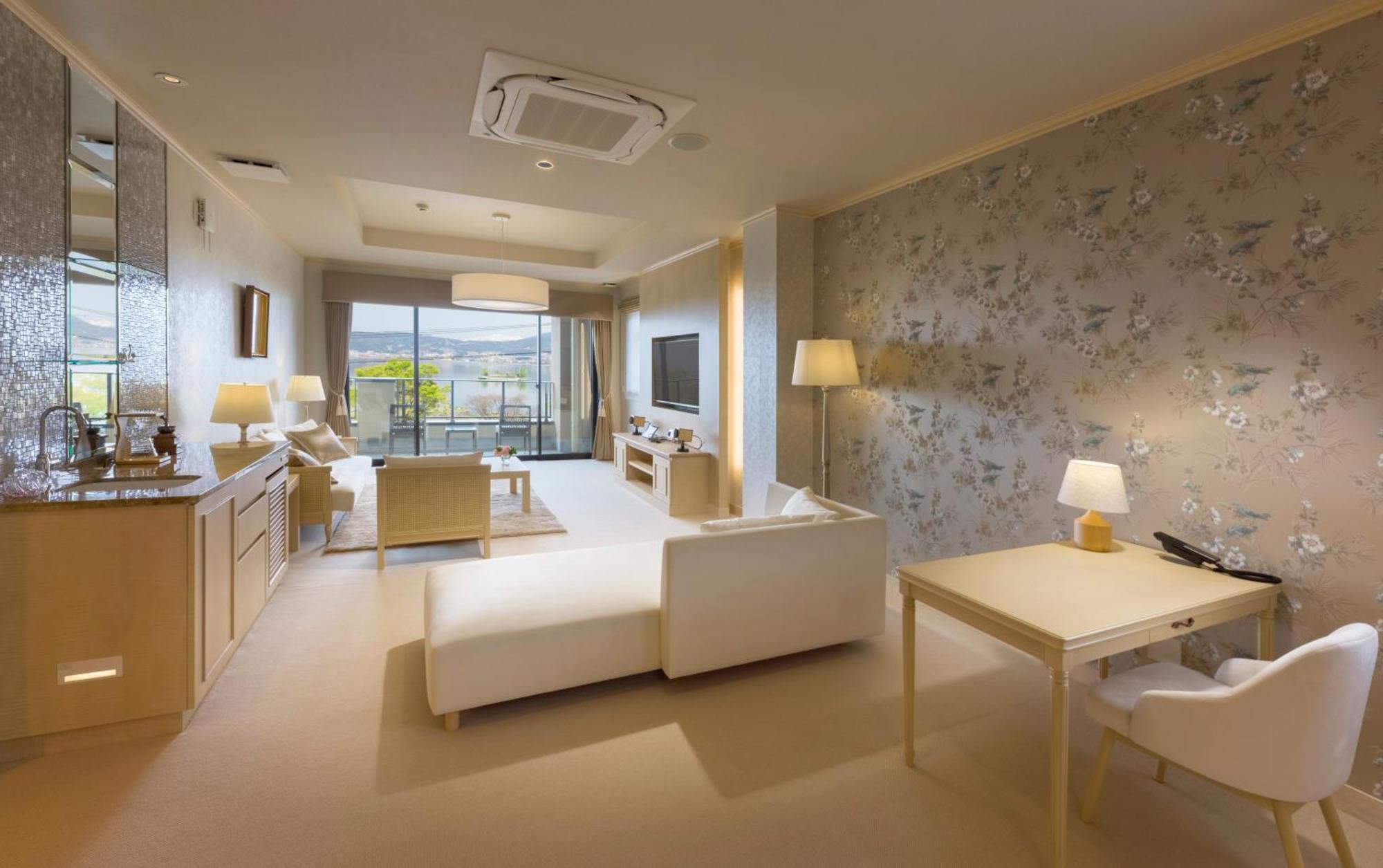 Katakura Silk Hotel Сува Екстериор снимка